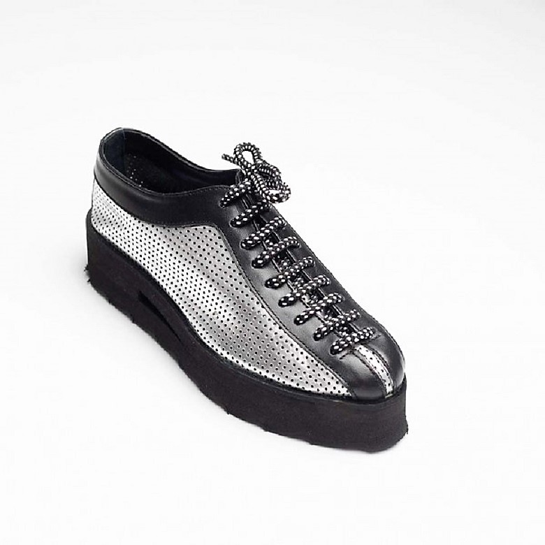 Tend semester Slander Pantofi din piele naturala perforata, argintiu-negru | Helwig Shoes